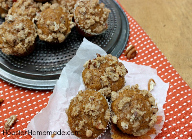 Mini Pumpkin Muffins with Streusel Topping :: Recipe on HoosierHomemade.com