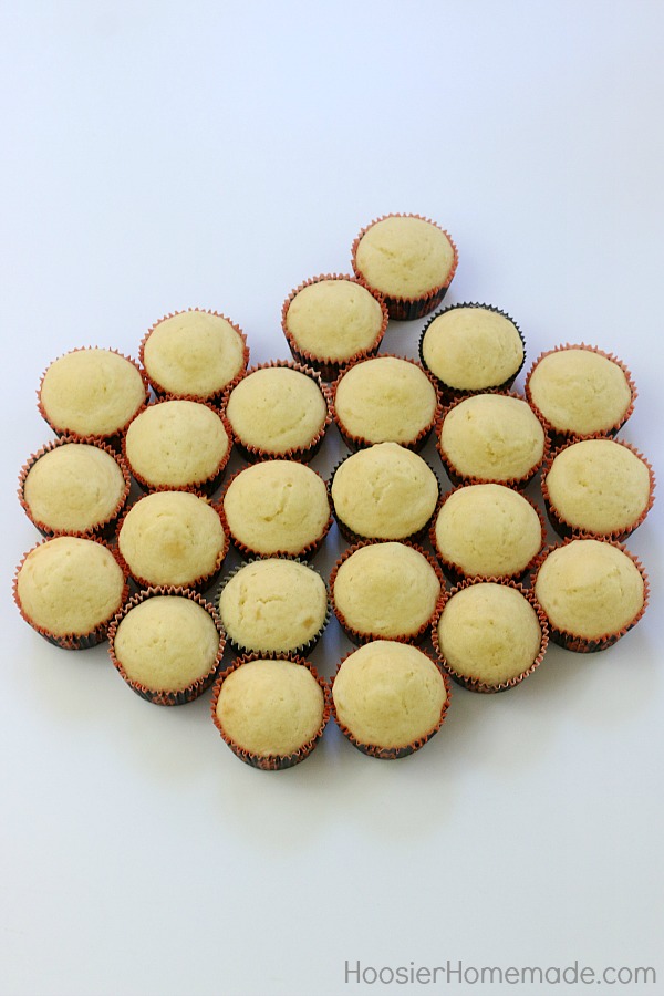 PUMPKIN PULL-APART CUPCAKES -- Fun and EASY Halloween Cupcakes 