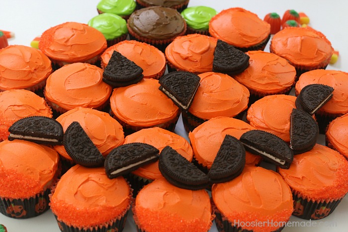 PUMPKIN PULL-APART CUPCAKES -- Fun and EASY Halloween Cupcakes