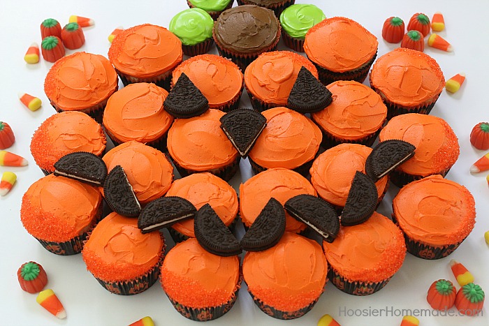 PUMPKIN PULL-APART CUPCAKES -- Fun and EASY Halloween Cupcakes 