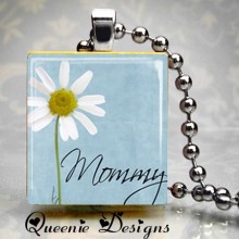 Queenie pendant