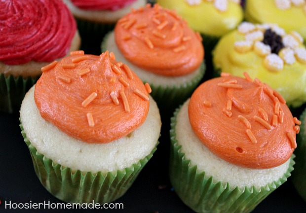 Rainbow Cupcakes :: Instructions on HoosierHomemade.com