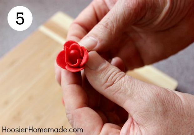 Valentine's Day Cupcakes with Candy Clay Roses | Instructions on HoosierHomemade.com