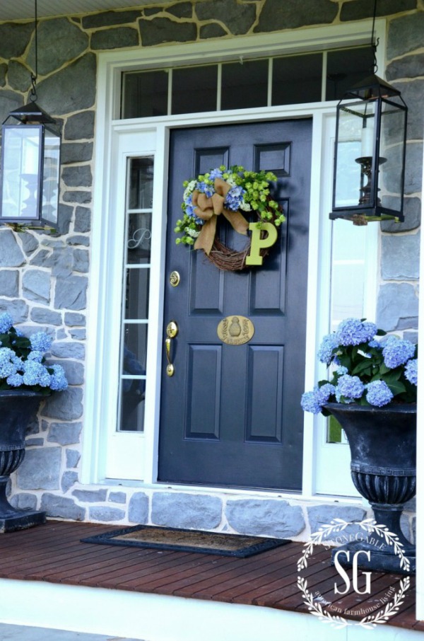 SUMMER HYDRANGEA INITIAL WREATH WITH MONOGRAMMED INITIAL Make a lush, pretty summery wreath for your front door!