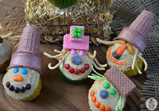 Scarecrow Cupcakes :: on HoosierHomemade.com