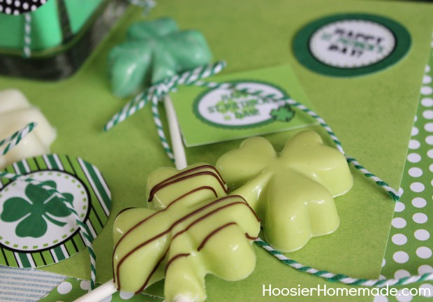 St. Patrick's Day Treat : Shamrock Pops with FREE Printables :: Instructions on HoosierHomemade.com