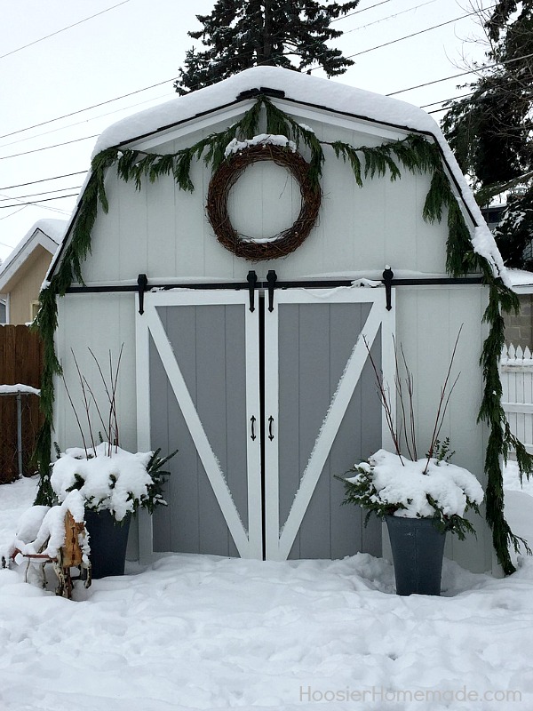 FARMHOUSE CHRISTMAS DECORATING -- She Shed Outdoor Christmas Decorations