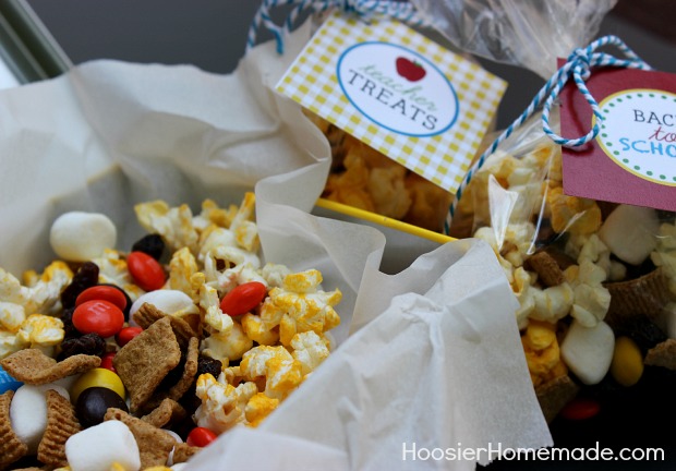 S'mores Snack Mix with Printable Back to School Tags :: Recipe + Printables on HoosierHomemade.com