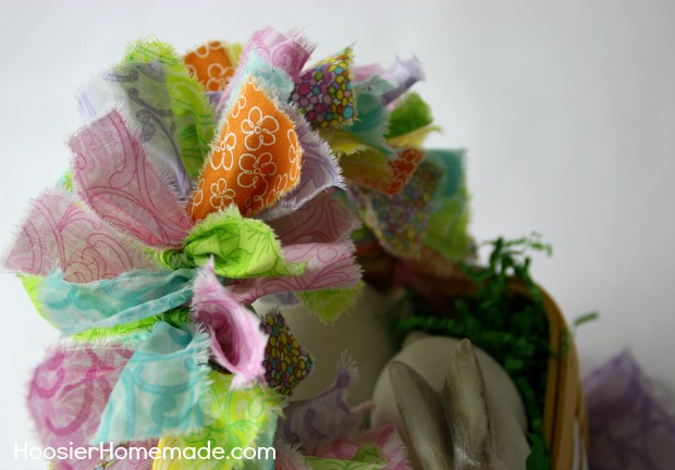 Spring Decorating: Easy Rag Tie Basket | Direction on HoosierHomemade.com