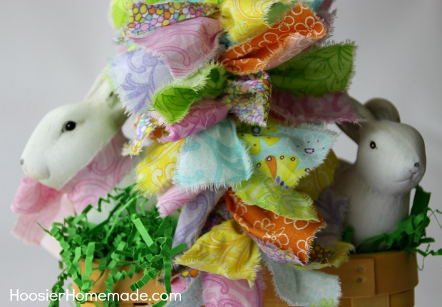 Spring Decorating: Easy Rag Tie Basket | Direction on HoosierHomemade.com