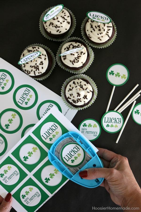 St. Patrick's Day Party Printables - these FREE Printables include a Lucky Banner, Cupcake Toppers, Drinks Flags and Treat Bag Toppers! Pin to your St. Patrick's Day Board!