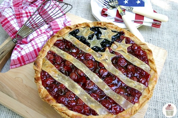 Stars-and-Stripes-Pie-on-HoosierHomemade.com