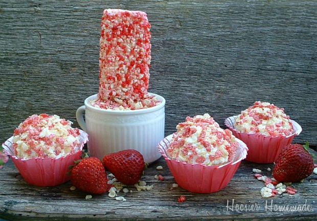 Strawberry Bar Cupcakes | Recipe on HoosierHomemade.com