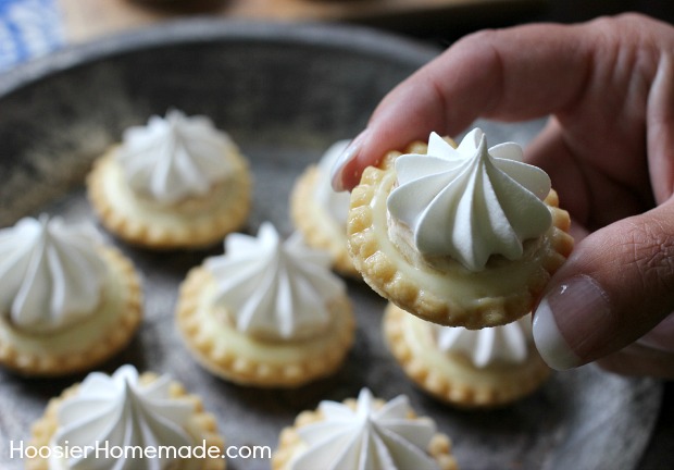 Sweet Cream Banana Tartlets | Quick and easy Dessert in under 15 minutes | Recipe on HoosierHomemade.com