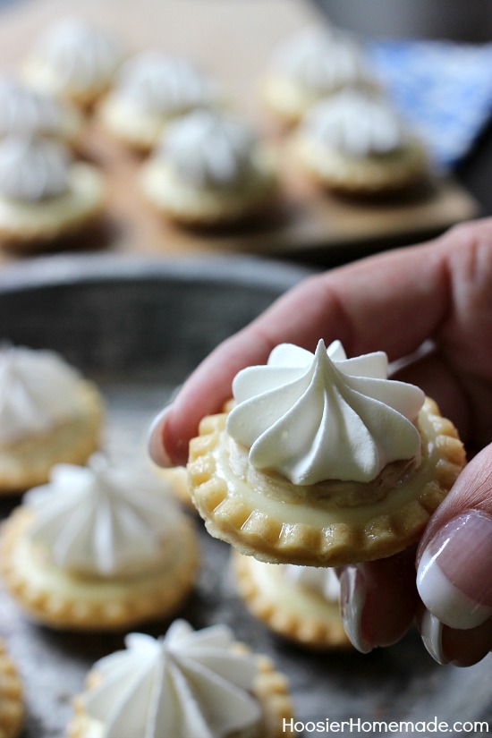 Sweet Cream Banana Tartlets | Quick and easy Dessert in under 15 minutes | Recipe on HoosierHomemade.com