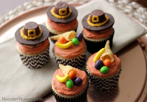 Cute Thanksgiving Cupcakes with Pilgrim Hats and Cornucopia on them! The kids will have a blast helping you decorate these cupcakes! Pin to your Thanksgiving Board!