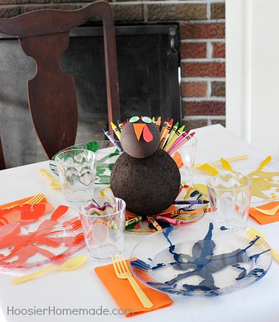 Thanksgiving Kids Table | How to make Crayon Art Plates on HoosierHomemade.com
