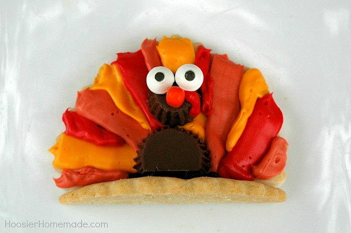 TURKEY COOKIES FOR THANKSGIVING -- Grab the kids! It's time to decorate these adorable Thanksgiving Turkey Cookies! They are easy to create too! Use them on your dessert table or as place setting for your Thanksgiving Table!