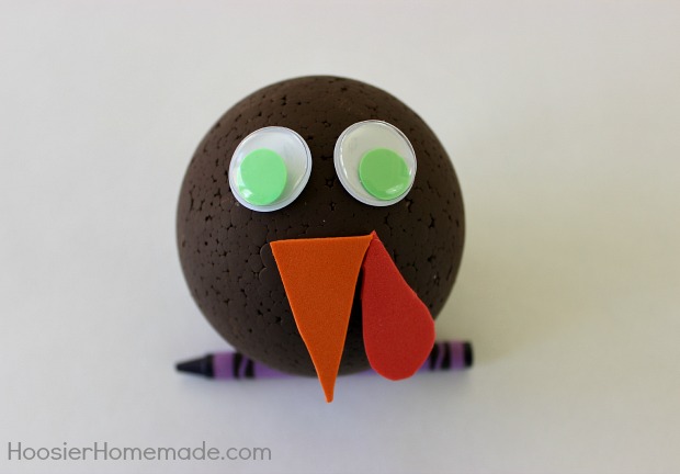 Thanksgiving Kids Craft | Instructions for this adorable Turkey on HoosierHomemade.com