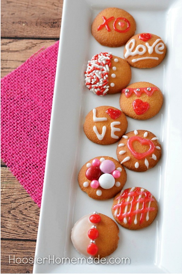 Grab the kids! It's time to whip up these SUPER easy Valentine's Day Cookies! They are perfect to take to a classroom party, make for neighbors or friends, or just have fun decorating and enjoy yourself!