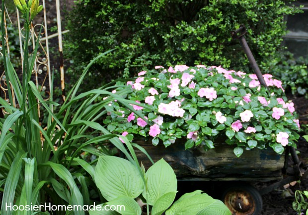 Vintage Wagon Planter on HoosierHomemade.com