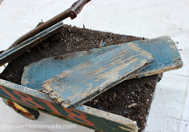 Vintage Wagon Planter on HoosierHomemade.com