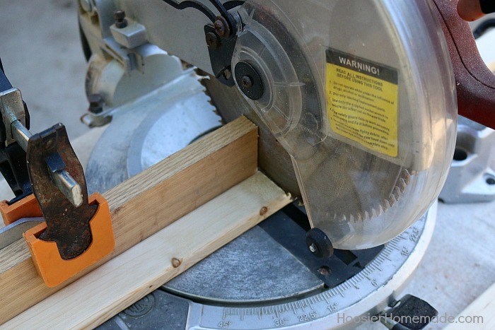 HOW TO MAKE A WOODEN FLAG -- Making a wooden flag is MUCH easier than you think! Some wood, a little paint and screws and you have a patriotic flag to hang in your home! 