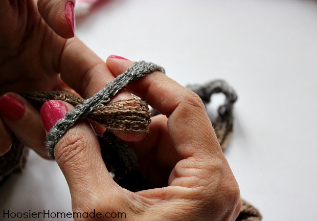 DIY Craft: Yarn Bracelet & Necklace in Minutes :: Instructions on HoosierHomemade.com