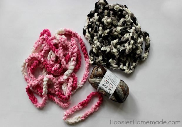 DIY Craft: Yarn Bracelet & Necklace in Minutes :: Instructions on HoosierHomemade.com