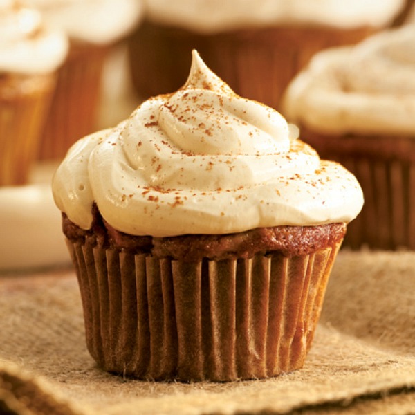 apple-cupcakes-cinnamon-marshmallow-frosting