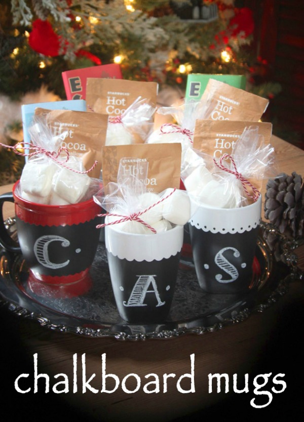 These mugs make a perfect homemade Christmas gift! Teacher gift, neighbors, friends and more will enjoy their personalized chalkboard mug! Pin this to your craft board! 