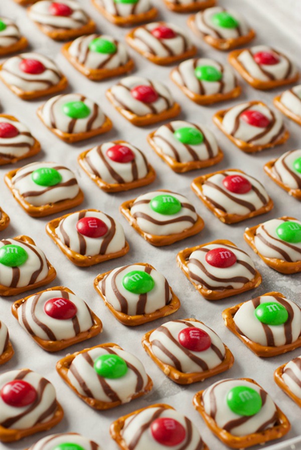 This fun, EASY Christmas Treat Recipe is sure to be a hit! With ONLY 3 ingredients, you can whip up these Pretzel M&M Hugs for gifts or to add to your Christmas Cookie Trays! Visit our 100 Days of Homemade Holiday Inspiration for more recipes, decorating ideas, crafts, homemade gift ideas and much more!