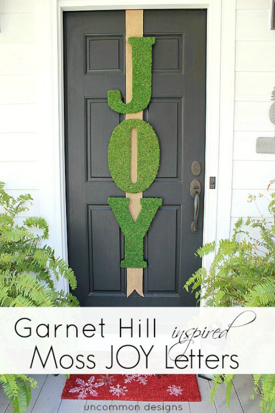 With just a few supplies and a little time this easy to make Christmas Door Decoration will be ready to hang! Pin it to your Christmas Board!