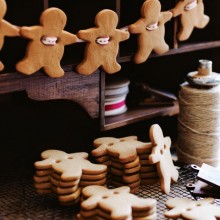 Gingerbread Men Garland : 100 Days of Homemade Holiday Inspiration on HoosierHomemade.com