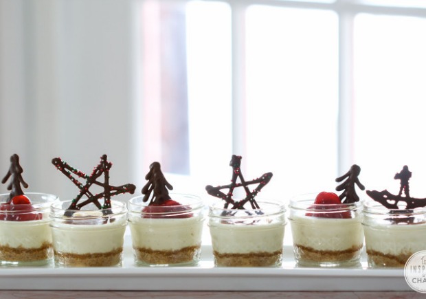 Mini Mason Jar Cheesecakes : 100 Days of Homemade Holiday Inspiration on HoosierHomemade.com