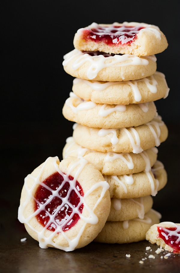 These delicious Raspberry Almond Shortbread Thumbprint Cookies are perfect for your cookie exchange! Visit our 100 Days of Homemade Holiday Inspiration for more recipes, decorating ideas, crafts, homemade gift ideas and much more!
