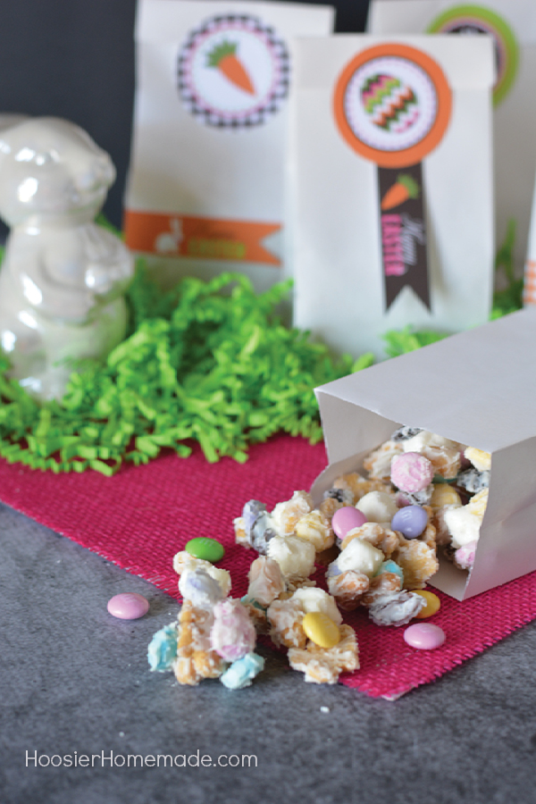 Whip up this Spring Snack Mix in minutes! Add it to bags with the FREE Printables for a quick and easy gift! Make a batch of Bunny Bait for Easter or take to a party! 