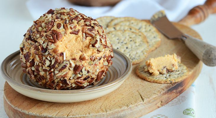 Cheddar Cheese Ball Appetizer: Holiday Inspiration