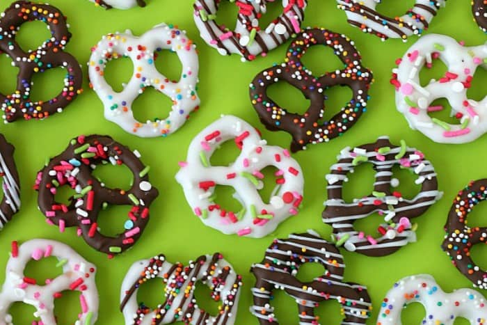 Easy Chocolate Pretzels