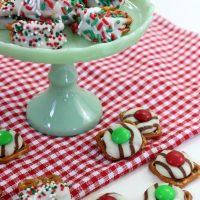 Christmas Candy: Pretzel Hugs