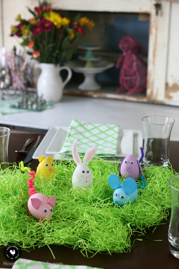 Easter Egg Crafts for Kids: Round up the kids - scissors - and glue! It's time to get crafting! These adorable eggs are so fun to make! And they make a great Easter centerpiece too! 