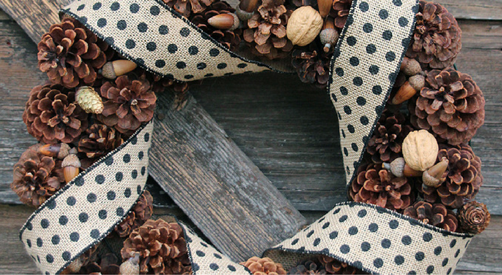 Rustic Pinecone Wreath – 100 Days of Homemade Holiday Inspiration