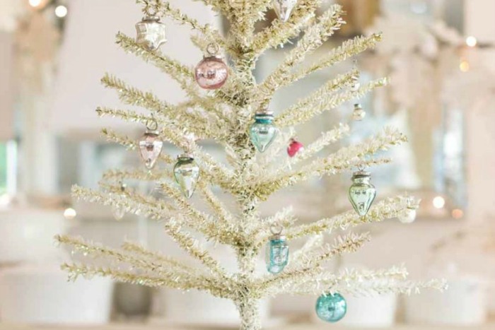 DIY Feather Tree: Holiday Inspiration