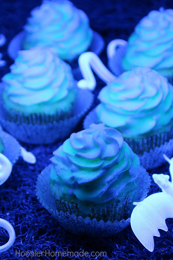 HOW TO MAKE GLOW IN THE DARK CUPCAKES