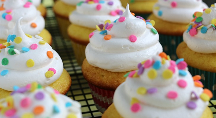 Lemon Cupcakes: Printable Spring Cupcake Toppers