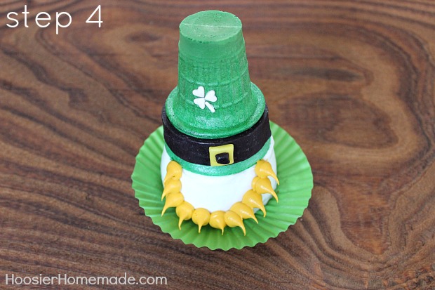 Leprechaun Cupcakes for St. Patrick's Day :: Instructions on HoosierHomemade.com