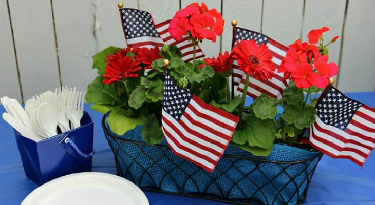 Simple Patriotic Table Centerpiece