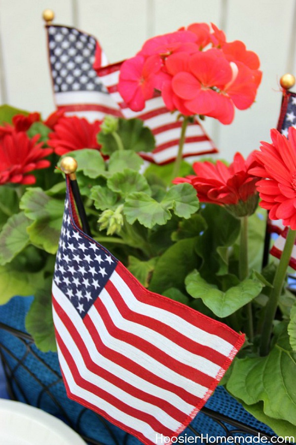 Create this Simple Patriotic Table Centerpiece in under 5 minutes! Perfect for Memorial Day and Fourth of July! 