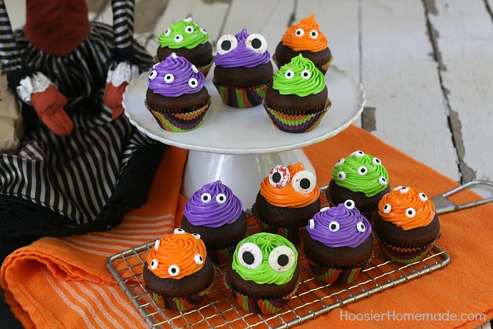 Fun Halloween Cupcakes (5 Ways) - Crazy for Crust