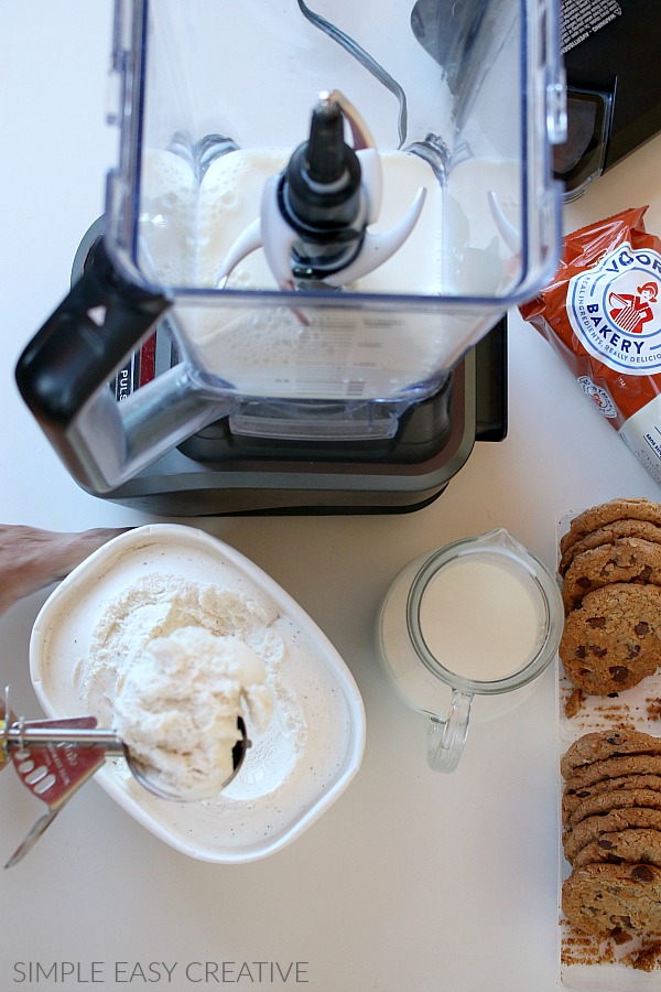 Oatmeal Cookie Milkshakes with the MLKS100BL